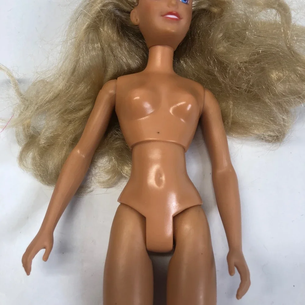 Vintage 1987 Hasbro Barbie Doll Blonde Hair‎ Blue Eyes Collectible Toy